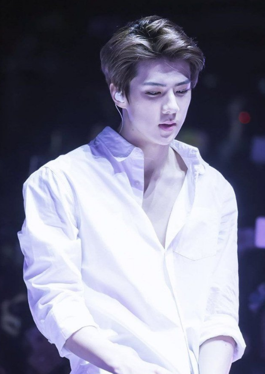 迪丽热巴腿去哪里了吴世勋头去哪里了太平洋大宽肩名不虚传