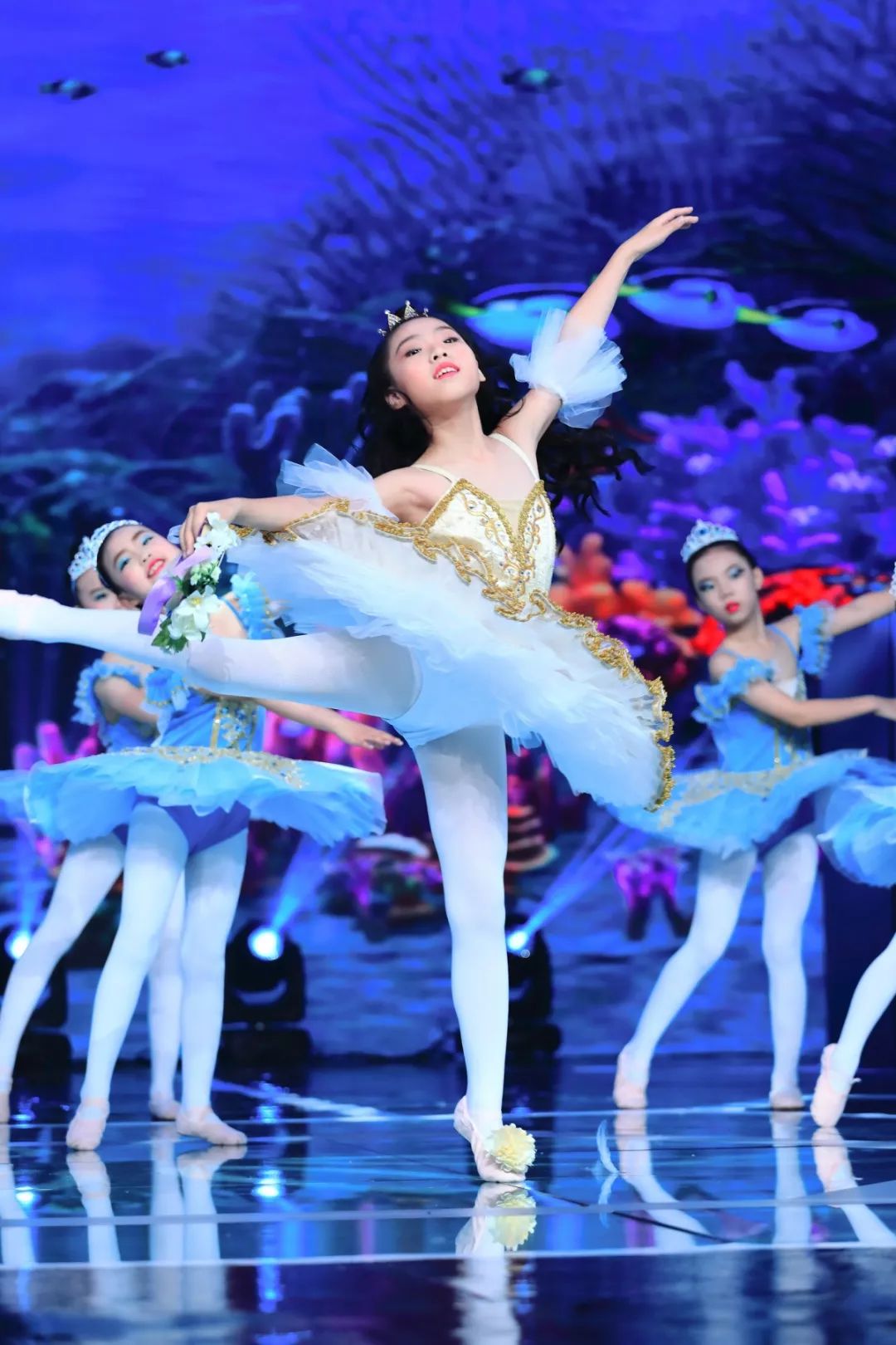 本场晚会共为大家展现了50个优秀可爱的儿童节目,有生动有趣的语言