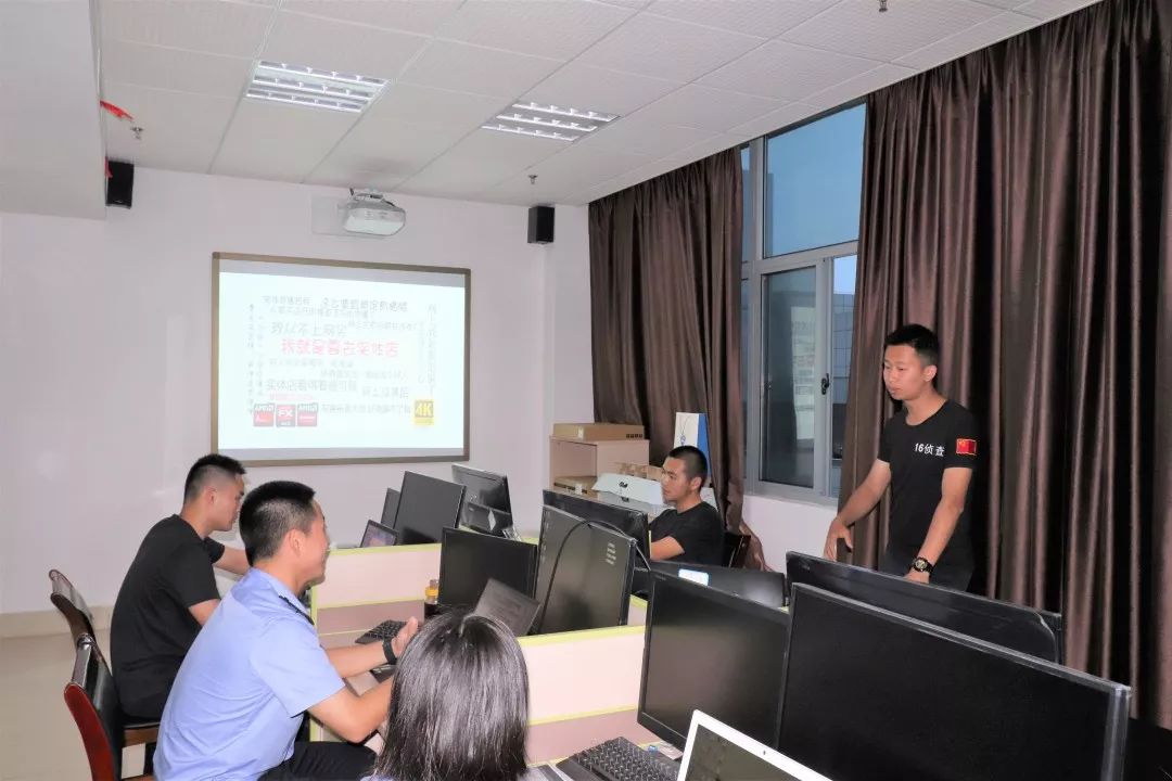 活动伊始,小组组长鲁子航师兄询问了大家工作情况,并由唐哲宇同学就
