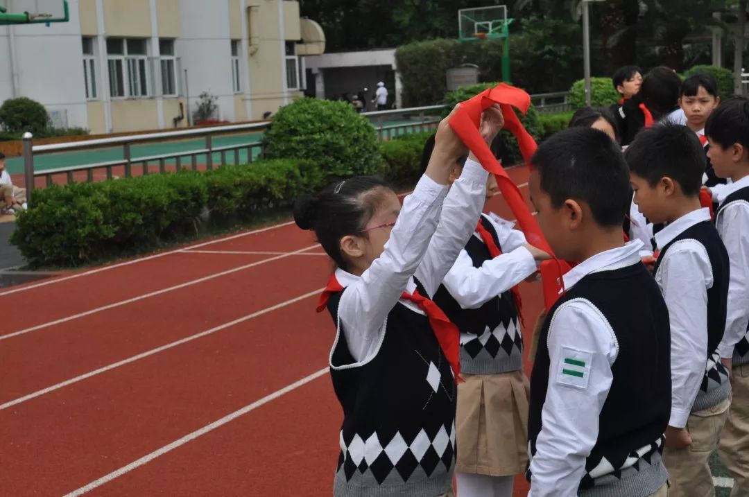 争做新时代好队员2019二年级入队仪式