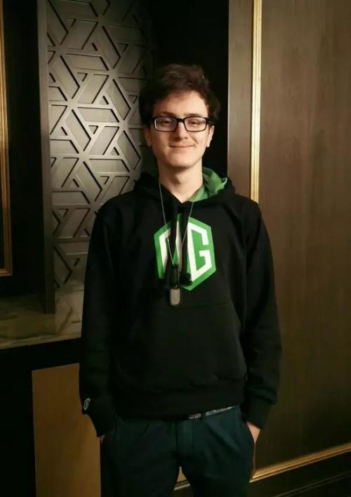 作为曾经的天才少年,奇迹哥是全球第一位9000分大神