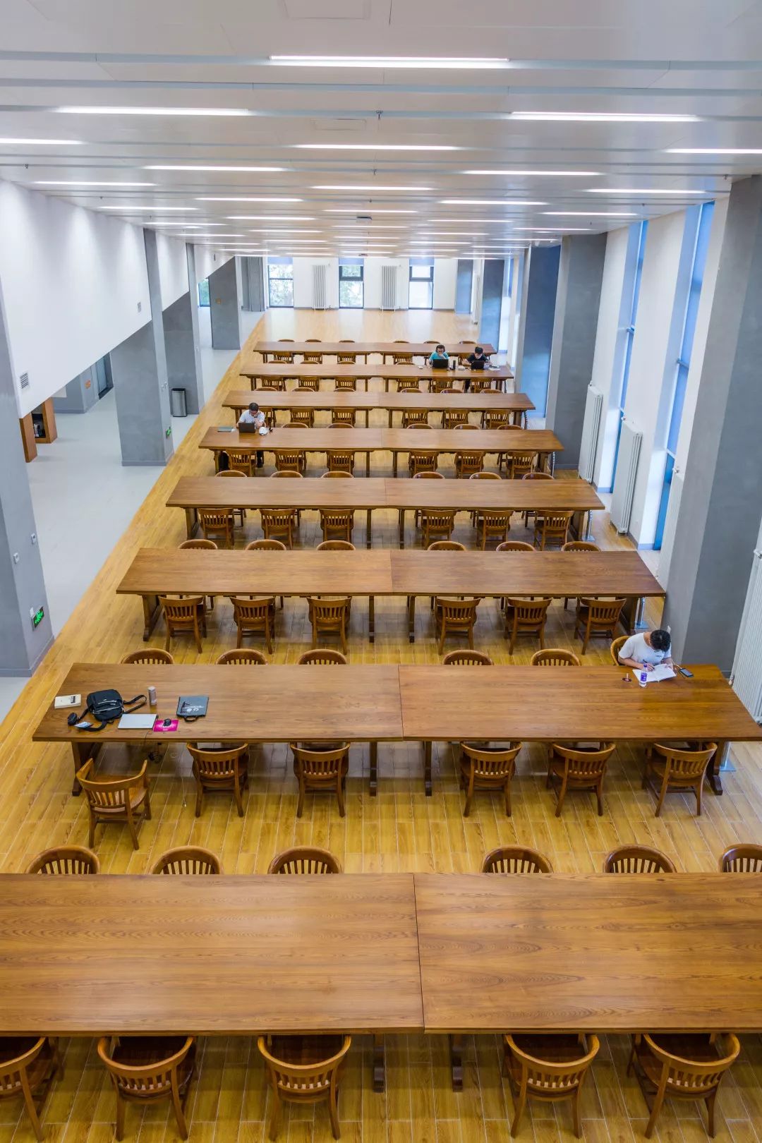 清华大学法律图书馆今日开馆试运行