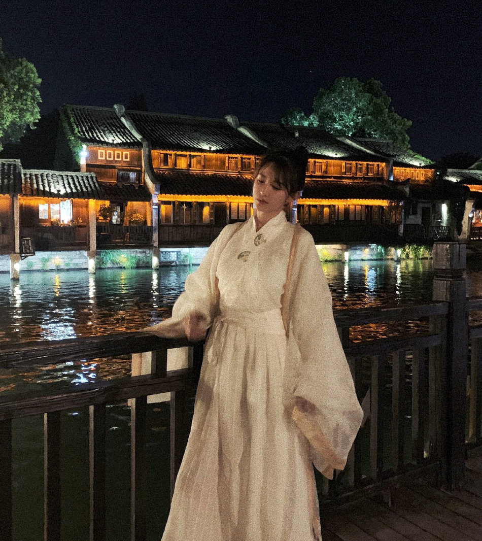 爷爷在田里当龙头