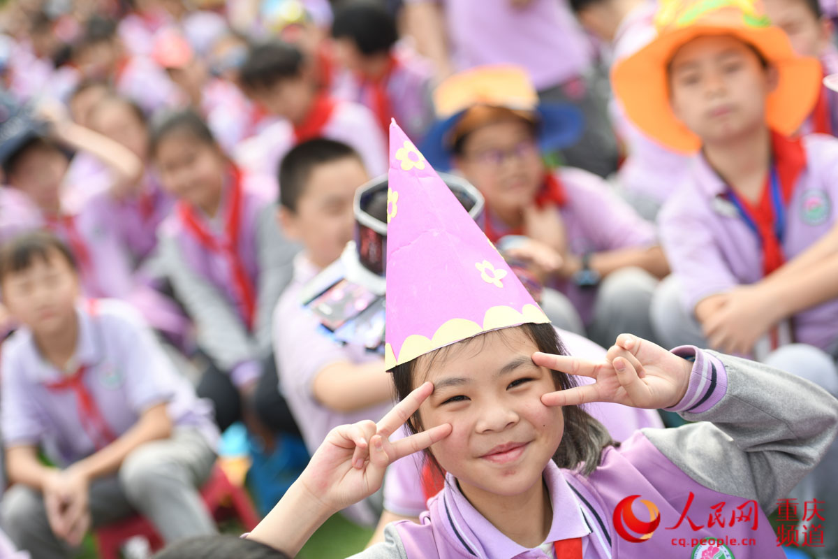 六一童趣 重庆小学生的创意帽子