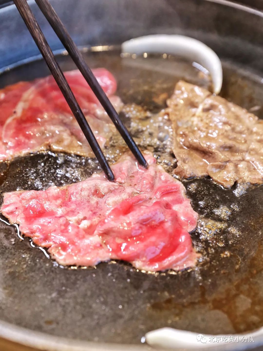 【雪花牛上脑】都是来自澳洲的谷饲牛,肉质鲜嫩且大片儿.