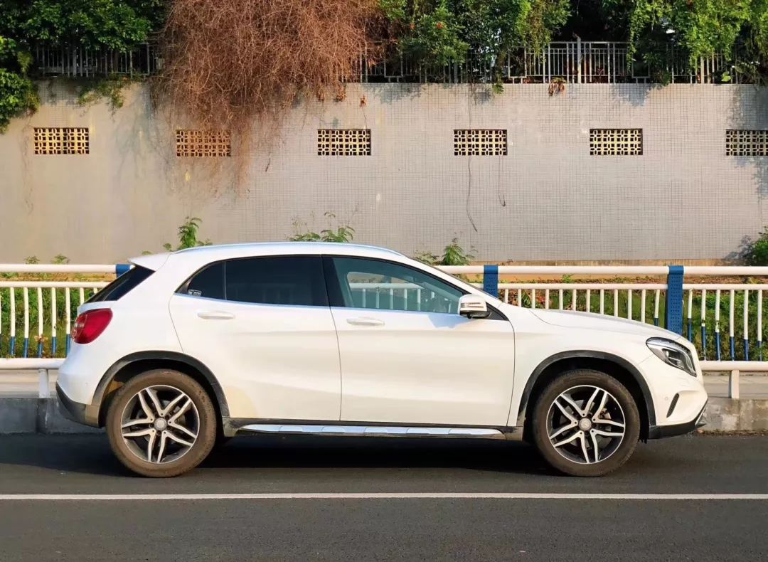 天生无畏纵情挥洒轿跑小王子梅赛德斯奔驰gla200