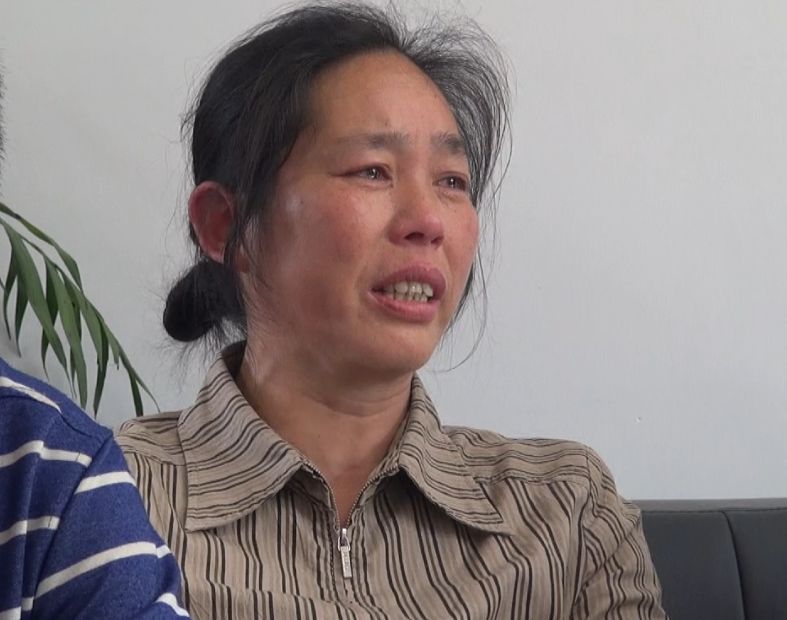 伍莹妈妈:一个好端端的女儿出去打工,就不回来了