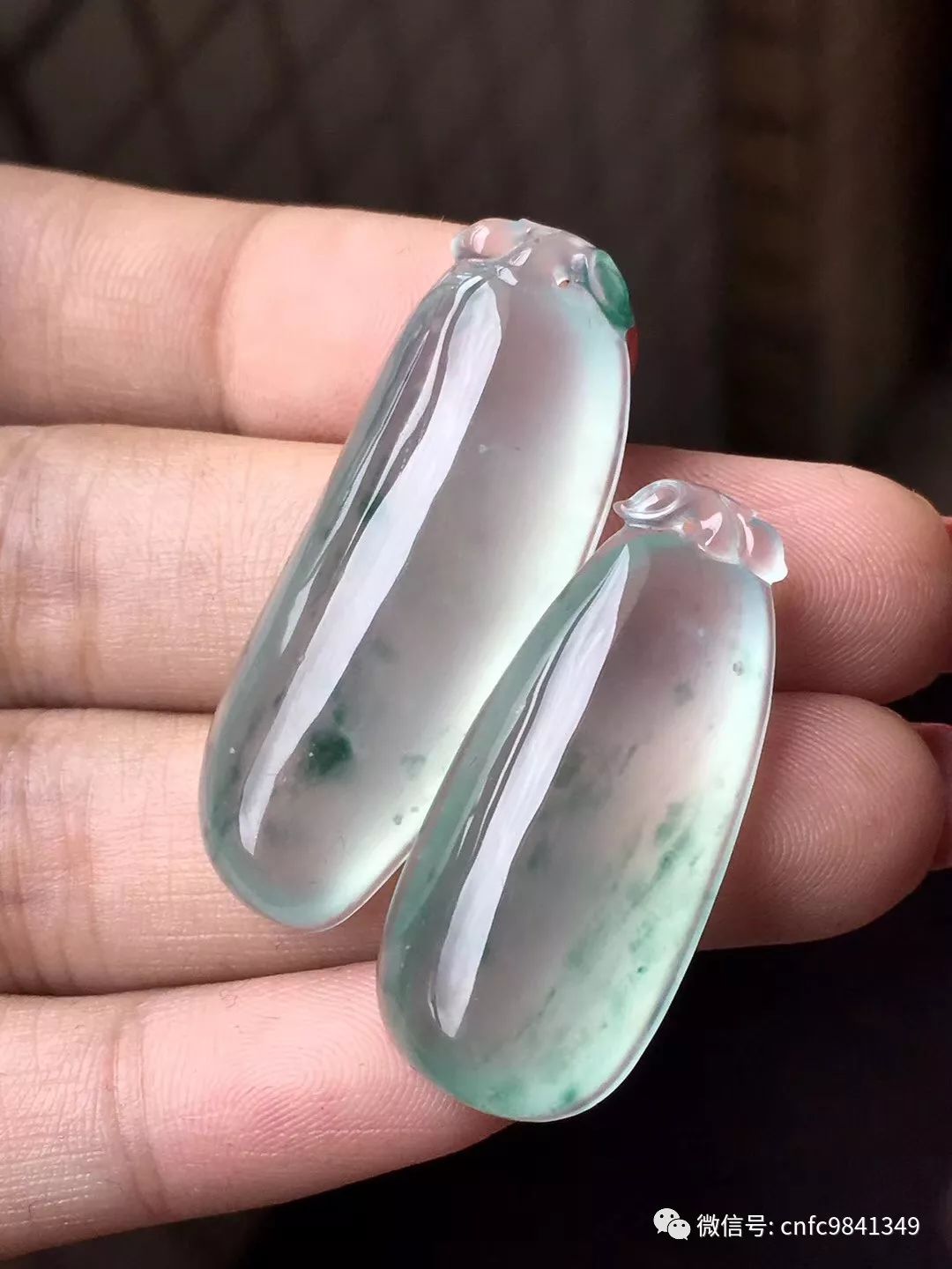 翡翠欣赏丨冰绿福瓜吊坠:23500元