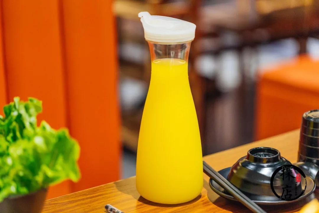 夏天怎么能少得了一扎冰凉沁爽的金桔柠檬值汁呢!