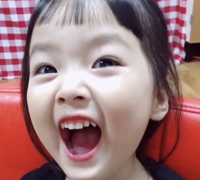 6767她的名字叫权律二,就在今天中午,继去年假笑男孩开通微博之后