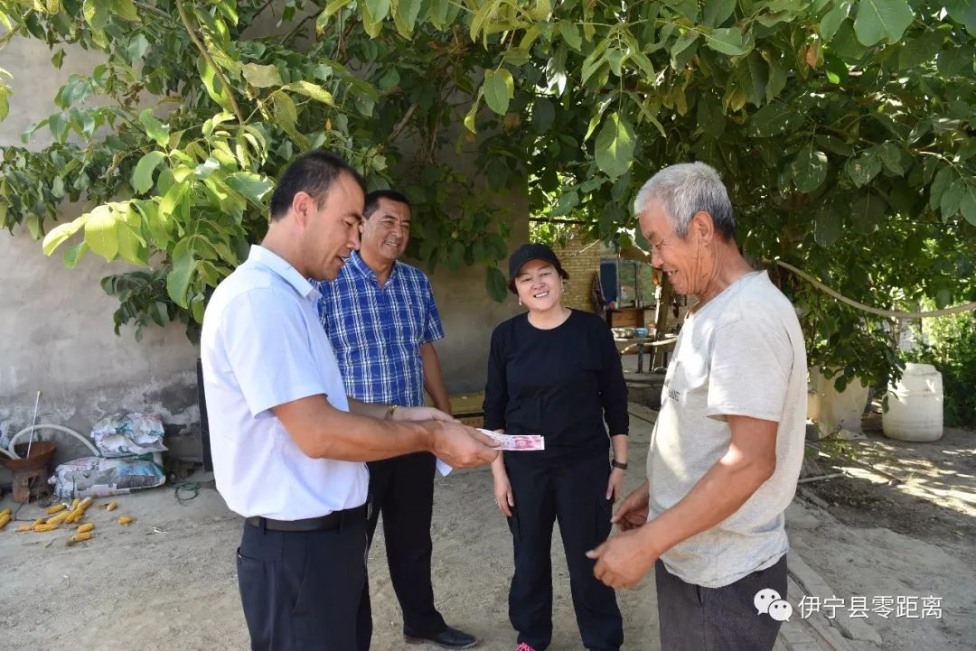 5月30日,作为后盾单位的州党校一行来到胡地亚于孜镇阔坦塔木村,慰问"