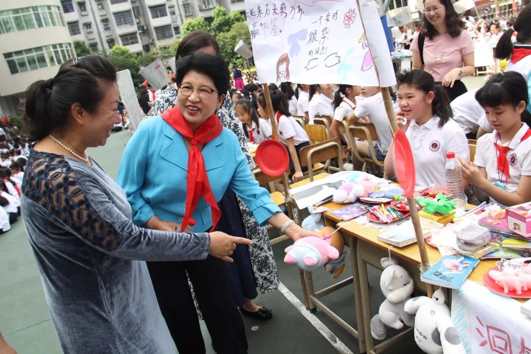 "六一"关爱满校园,浓浓真情暖童心_邓雪刚