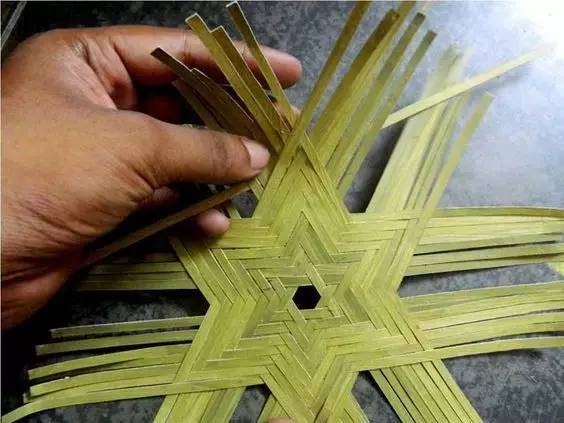 直到现在竹编依旧作为一门古朴而美好的手艺延续至今,江浙地区也还