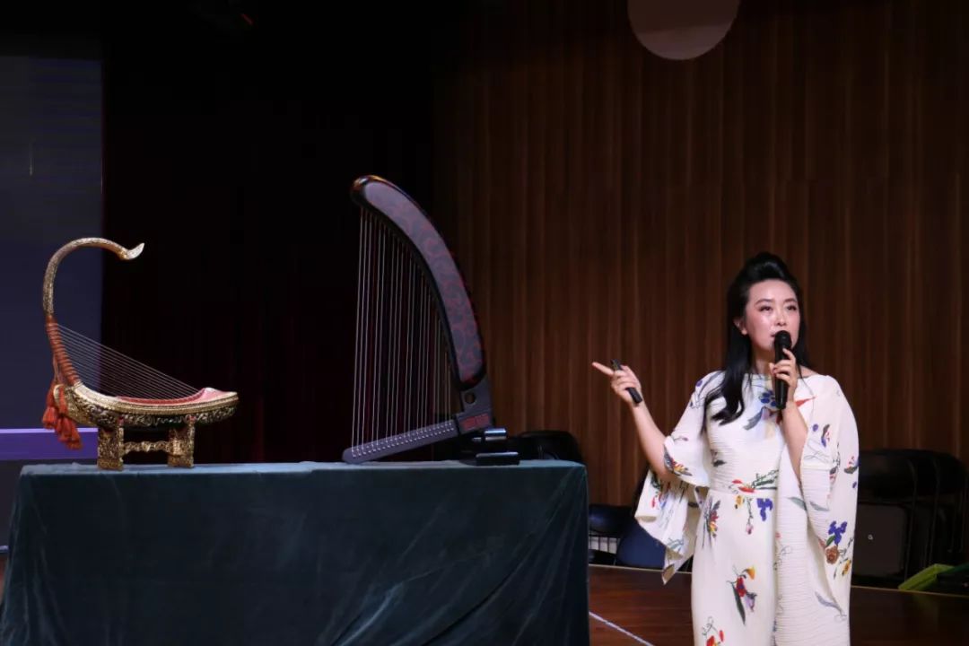 箜篌走入中国儿童中心_吴琳