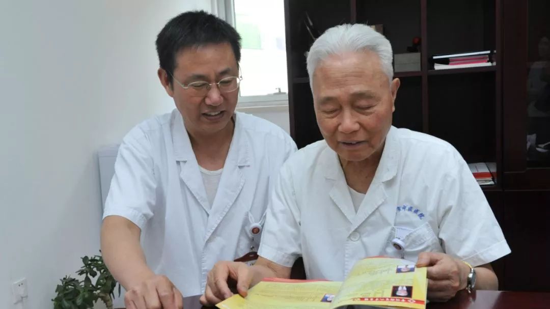 而如今,张志坚医生的儿子张福产主任仍在常州市中医院工作,对小张主任