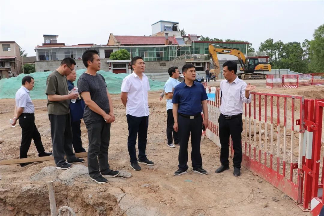 张金科一行来到金城大道东延,实地查看了工程进展情况