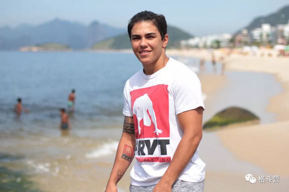 重磅ufc冠军安德拉德和妻子被持枪抢劫格斗选手遭遇意外已不是第一次