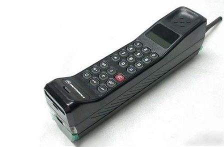 摩托罗拉3200 进入中国市场 当然, 它有一个我们更熟悉的名字 "大哥大