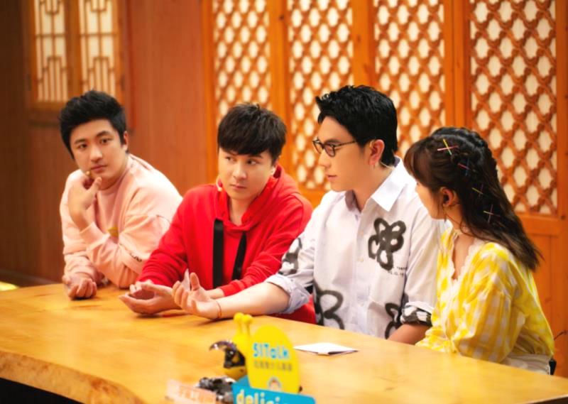 麦咭小厨朱桢为寻食材挺身而出与暴躁蜜蜂斗智斗勇