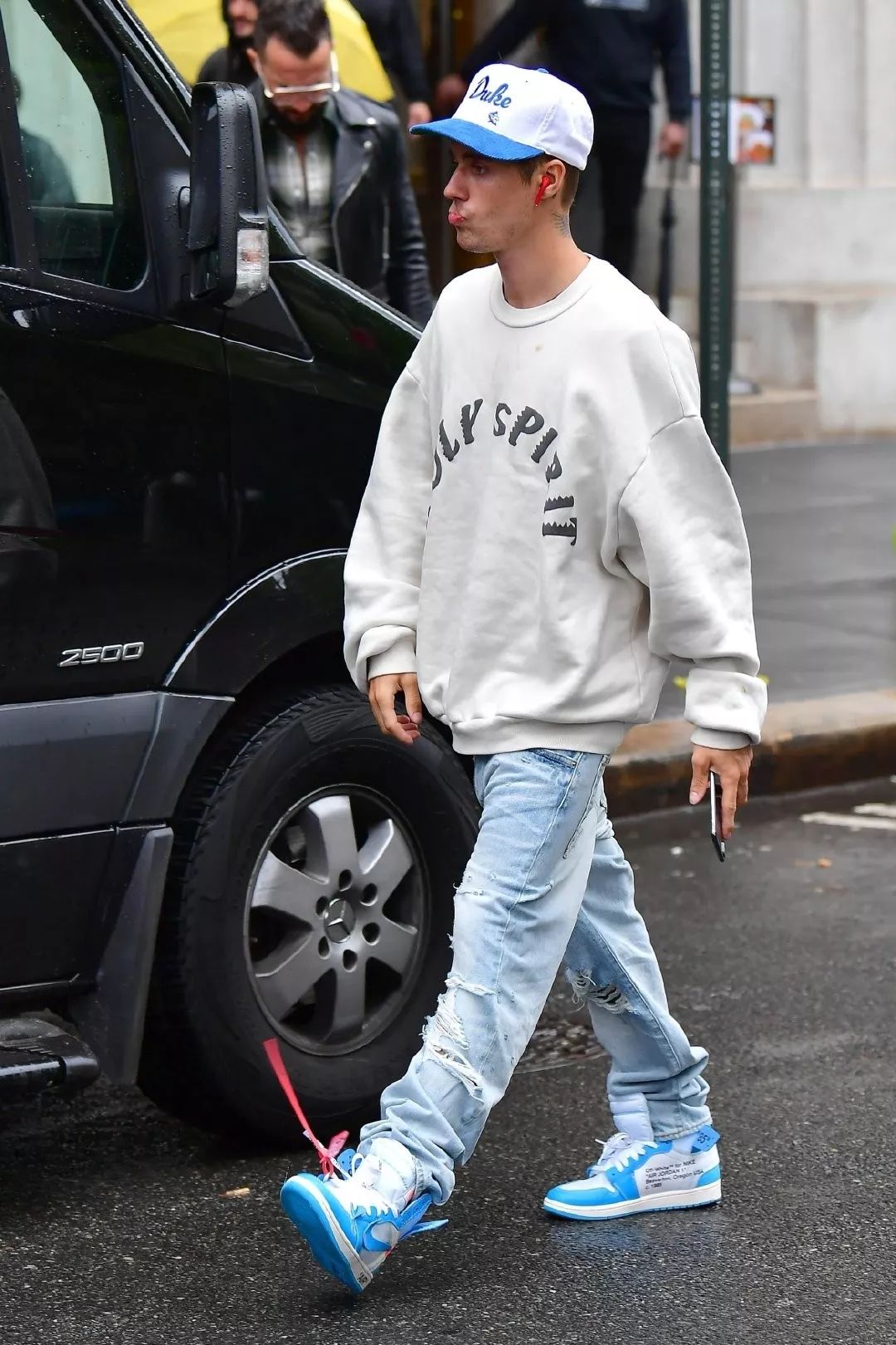 原创比伯不正经穿衣和放飞的裤带走了穿搭知识点就来了