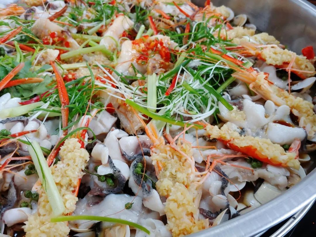 顺德震撼大盘鱼人均28六人食到扶墙4斤大头鱼创意花椒煮出鲜嫩抄底抢