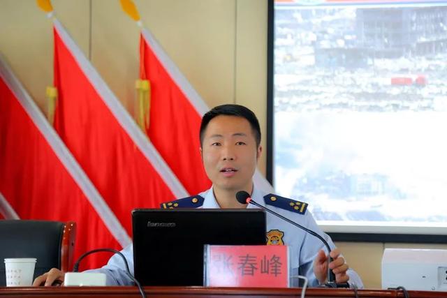 本次讲堂邀请了句容消防大队指导员张春峰进行消防安全知识培训.