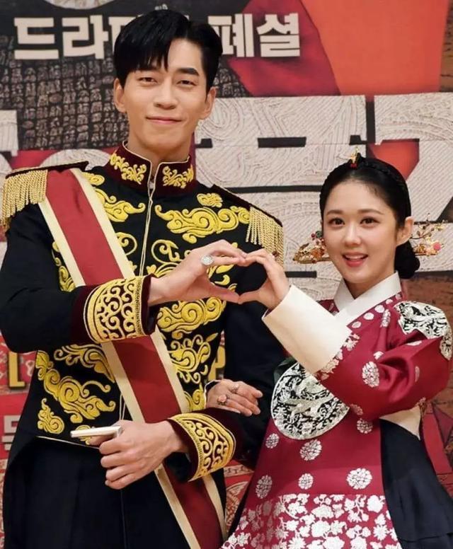 长着一张坏人脸的他,戏内成最渣男主,戏外却娶平凡妻子恩爱幸福