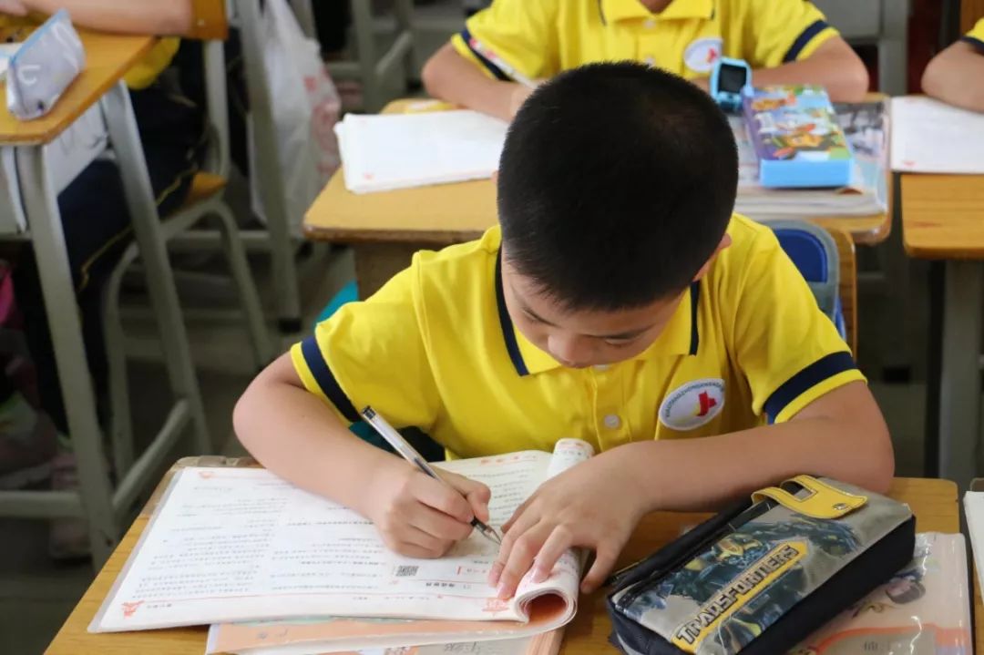 校园动态三年级学生课堂常规评比活动亮出好习惯