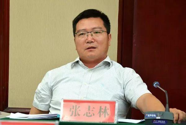 在汇报会上,岳晓英代表唐河县政府汇报了唐河工作开