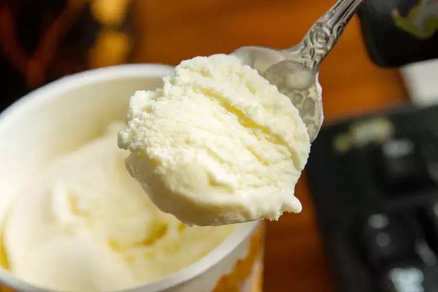 价格这些年上涨也很缓慢 哪怕这个新出的榴莲奶昔也只要4块 入口也