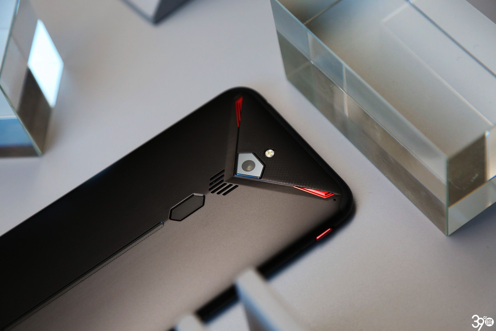 一机在手变身"吃鸡"天才 努比亚红魔3图赏