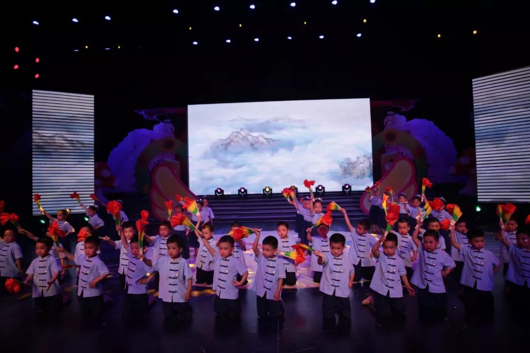 花开中国天门市育才幼儿园庆六一文艺活动精彩上演