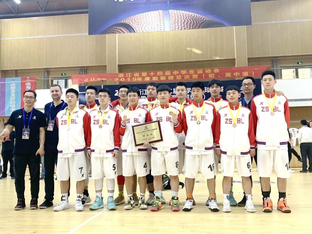 这份信任,源于陈玲娟对宾王中学男篮实力的了解,更是她对该校体育老师