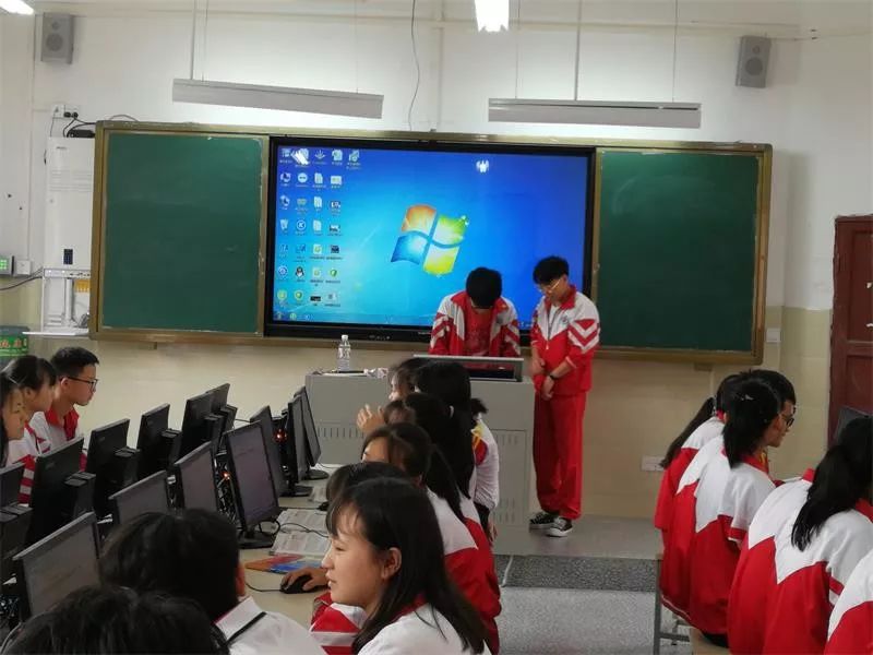 沿河县第二高级中学吴清华老师上观摩课