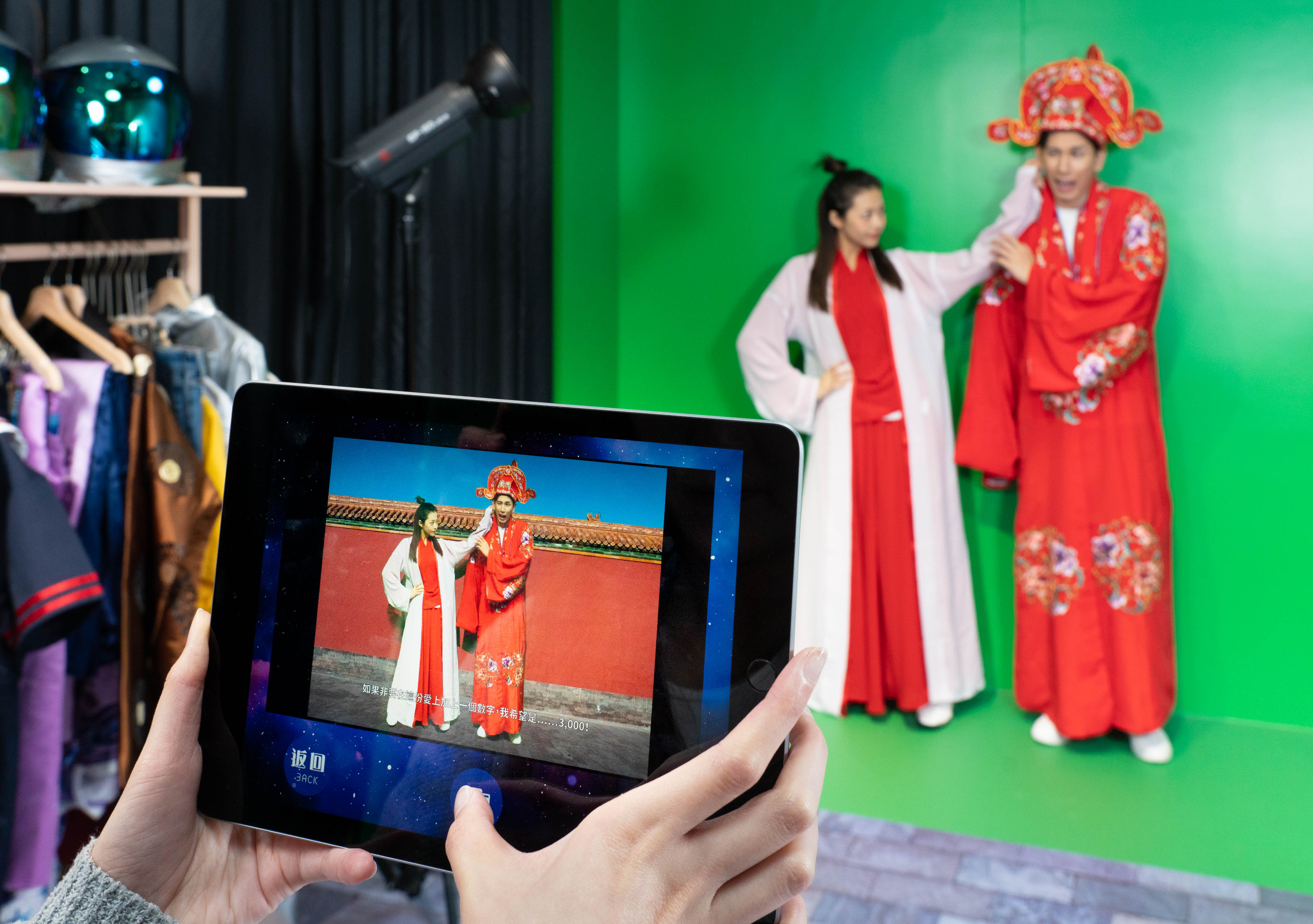 全港首个自选人气桥段商场绿幕片场体验霎时浪漫登陆香港黄大仙中心