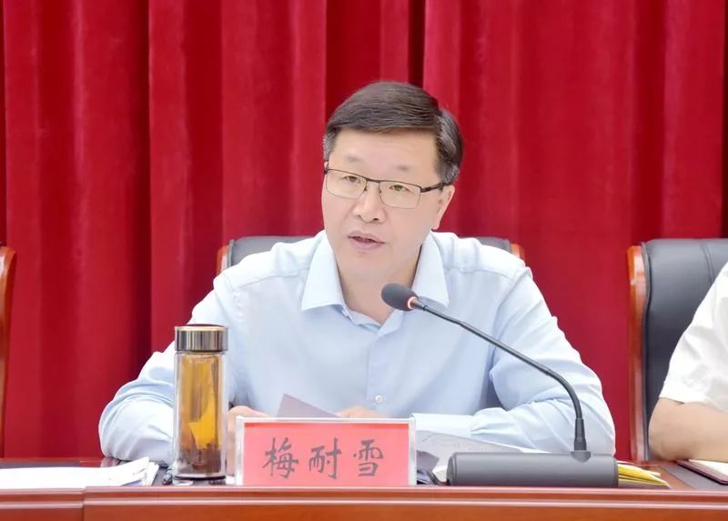 并讲话,市长梅耐雪出席并讲话,市领导黄银枝,郭玉晟,余华明等出席会议