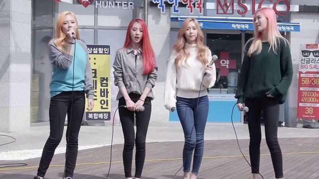 2eyes组合户外音乐路演非常好听的歌声