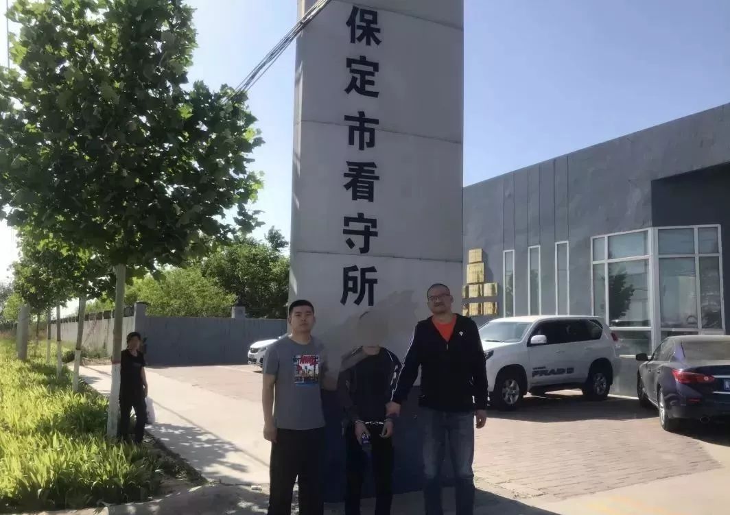 保定一女大学生和网友见面几天后开房结果被拍裸照威胁