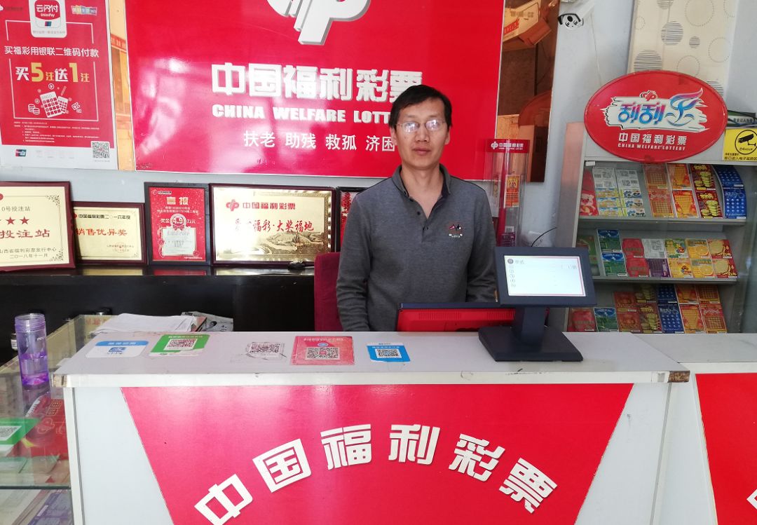 业主王虎为了给彩民提供一个舒适的购彩环境,在店内