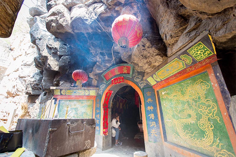 (王建安  摄影) 河南省安阳市黄龙洞庙(当地称为小泰山),1971年12月21