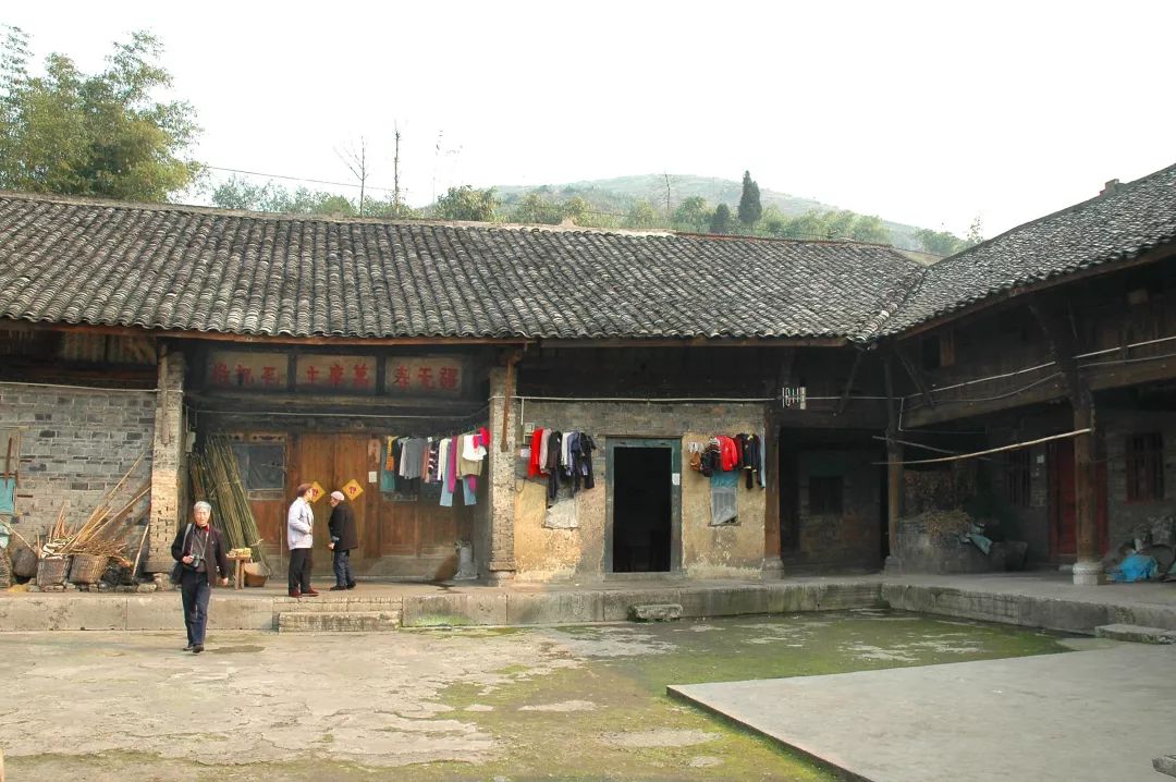 陈氏古宅(尹南源 摄)叁松树坪百年老屋金桥镇金堰村松树坪老屋,是一座
