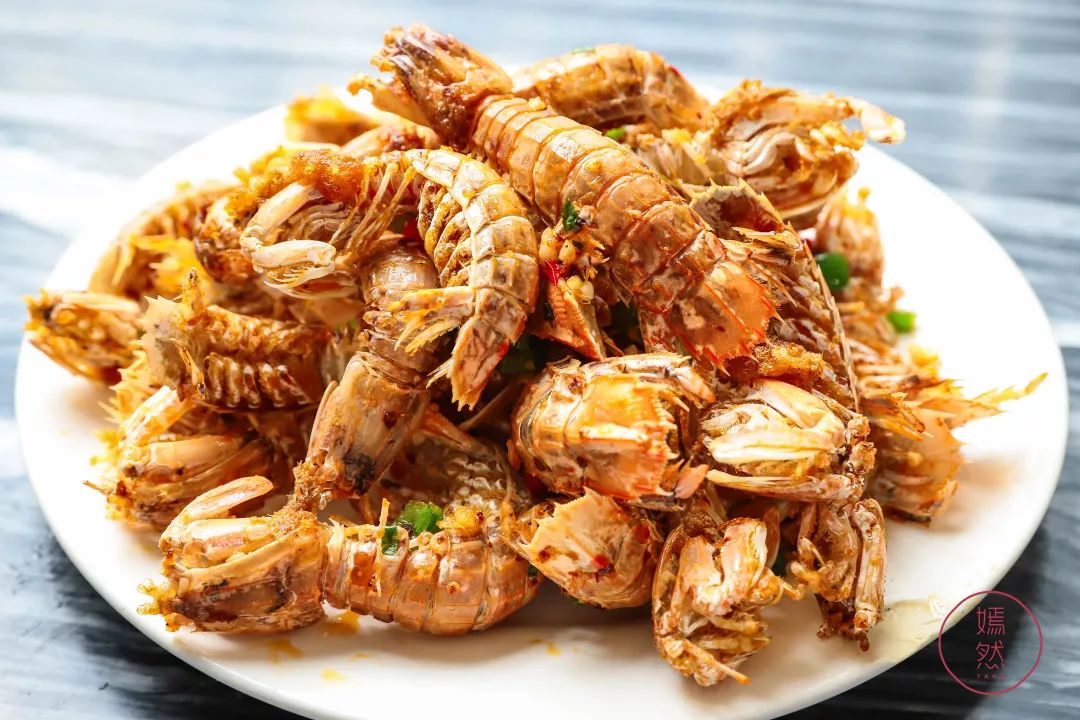 炸得成酥脆红嫩鲜甜的虾肉配上浓香的椒盐两种味道的碰撞刺激着味蕾