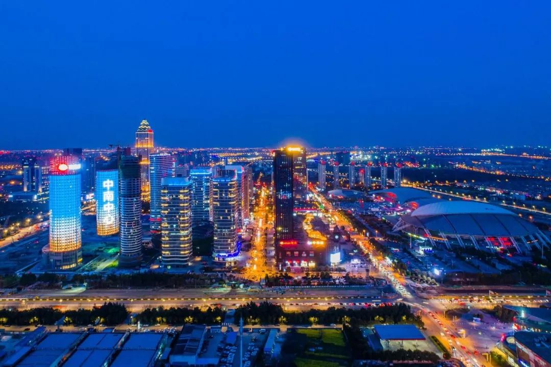 (南通cbd实景图)南通cbd珍藏车位繁华地段,难得空间给爱车一个完整的