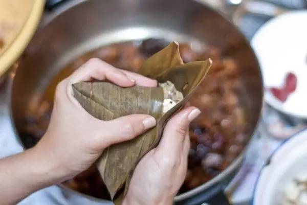 简单易学的粽子做法端午近了快学起来吧