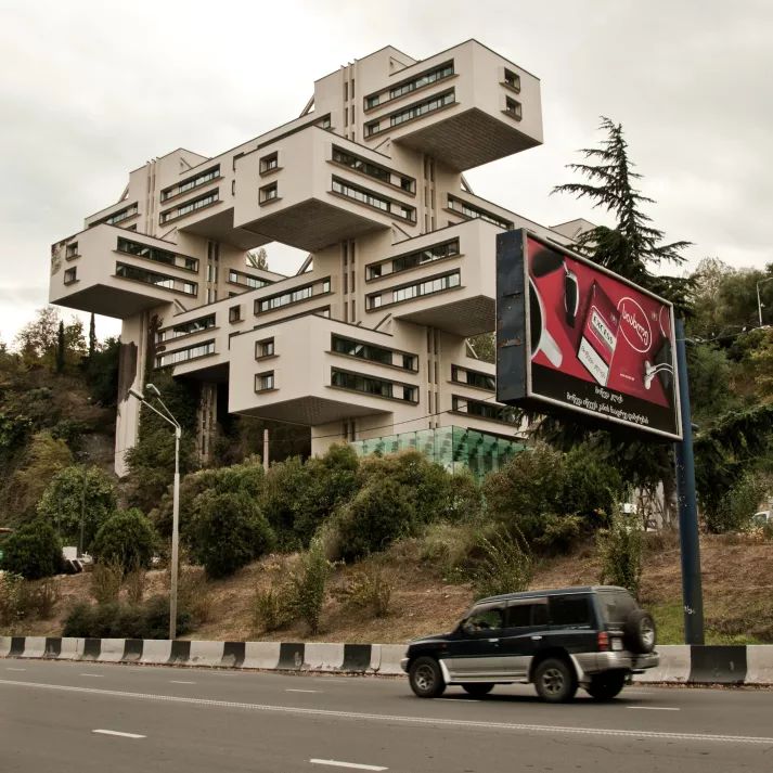 sosbrutalism如果说苏联的未来主义建筑在结构上继承了早期的构成主义