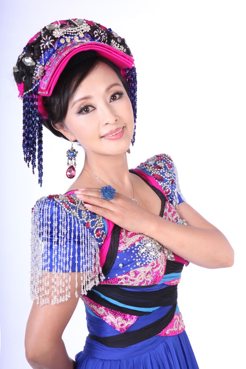 毕业于天津音乐学院,中国著名民族歌唱家,著名彝族女高音歌唱家,国家