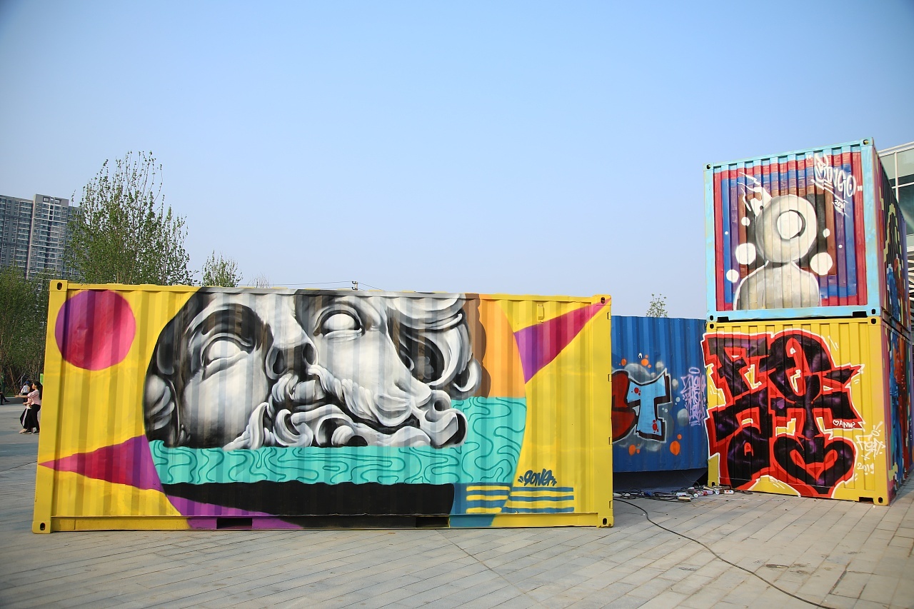 很潮,很范儿,很有力,欢迎联系集装客定制潮high天的涂鸦集装箱舞台