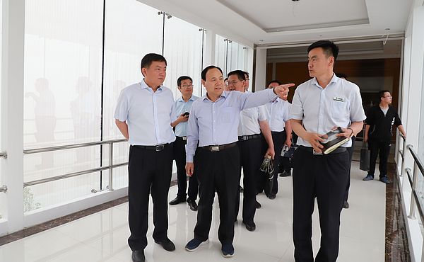 张佃虎到金胜花生科技产业园项目调研