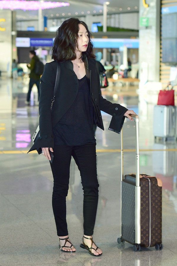 裴斗娜穿搭简单又特别,不爱随波逐流,造型更吸睛