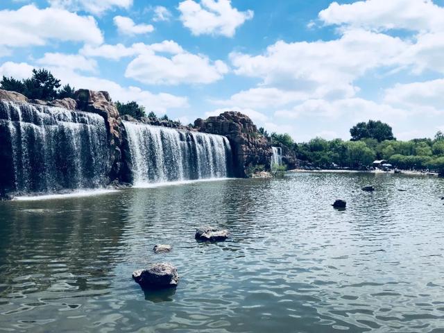 东北避暑胜地太阳岛5a级景区位于哈尔滨市区松花江北